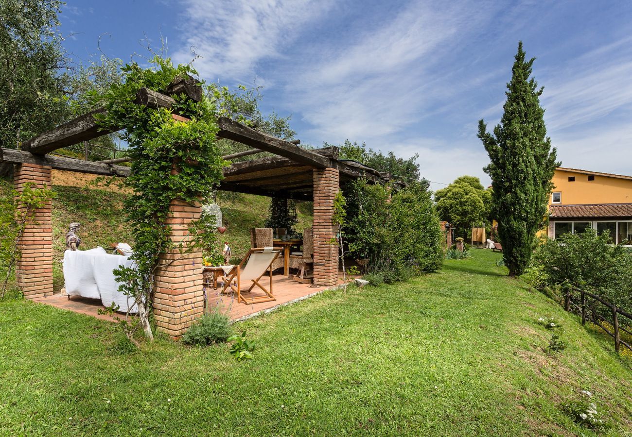 Villa in Capannori - Villa Lorena, a Family Vintage Home with Indoor Pool, Air Conditioning, Outdoor Pool, Fitness Room & Wifi