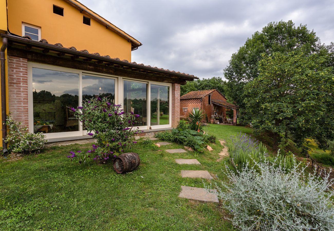 Villa in Capannori - Villa Lorena, a Family Vintage Home with Indoor Pool, Air Conditioning, Outdoor Pool, Fitness Room & Wifi