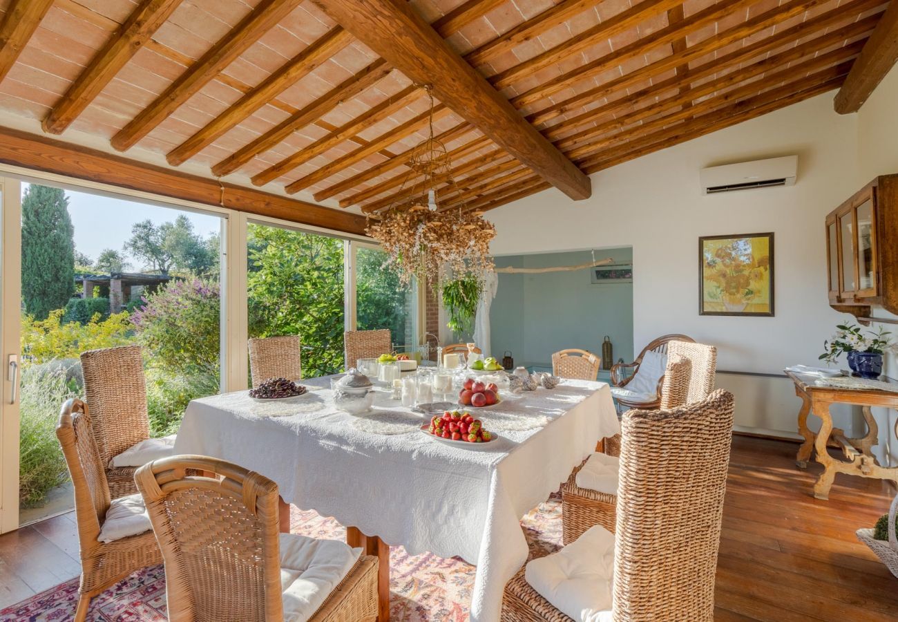 Villa in Capannori - Villa Lorena, a Family Vintage Home with Indoor Pool, Air Conditioning, Outdoor Pool, Fitness Room & Wifi