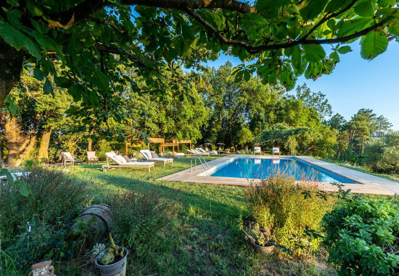 Villa in Capannori - Villa Lorena, a Family Vintage Home with Indoor Pool, Air Conditioning, Outdoor Pool, Fitness Room & Wifi