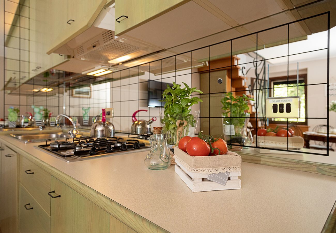 Ferienwohnung in Lazise - Regarda - Apartment Pergolana 11 am See mit Pool und botanischer Garten