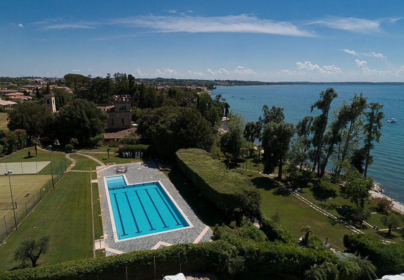 Ferienwohnung in Lazise - Regarda - Apartment Pergolana 11 am See mit Pool und botanischer Garten