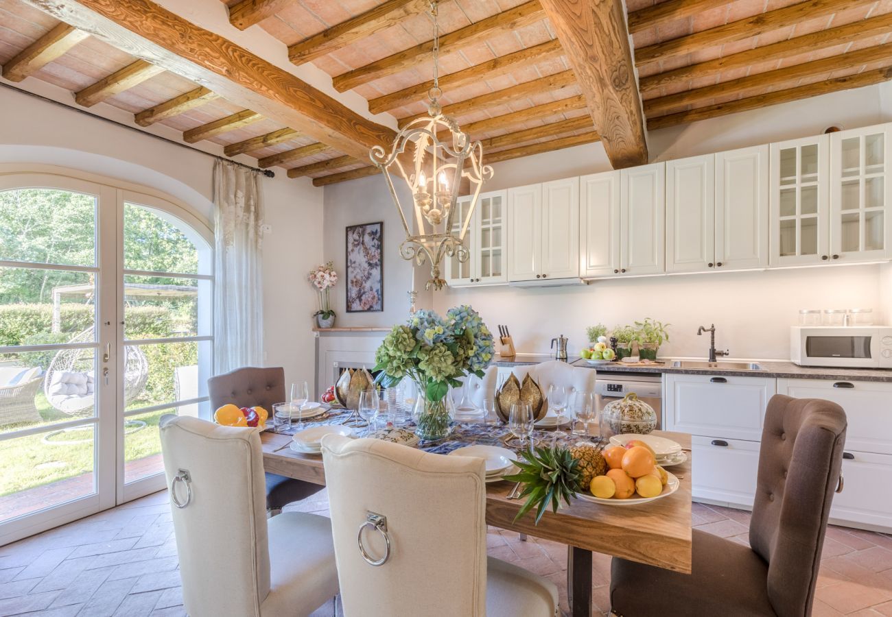 Villa in Lucca - Villa Hilary, a Convenient Luxury 4 bedrooms Villa with Sharing Pool on the Hills by Lucca