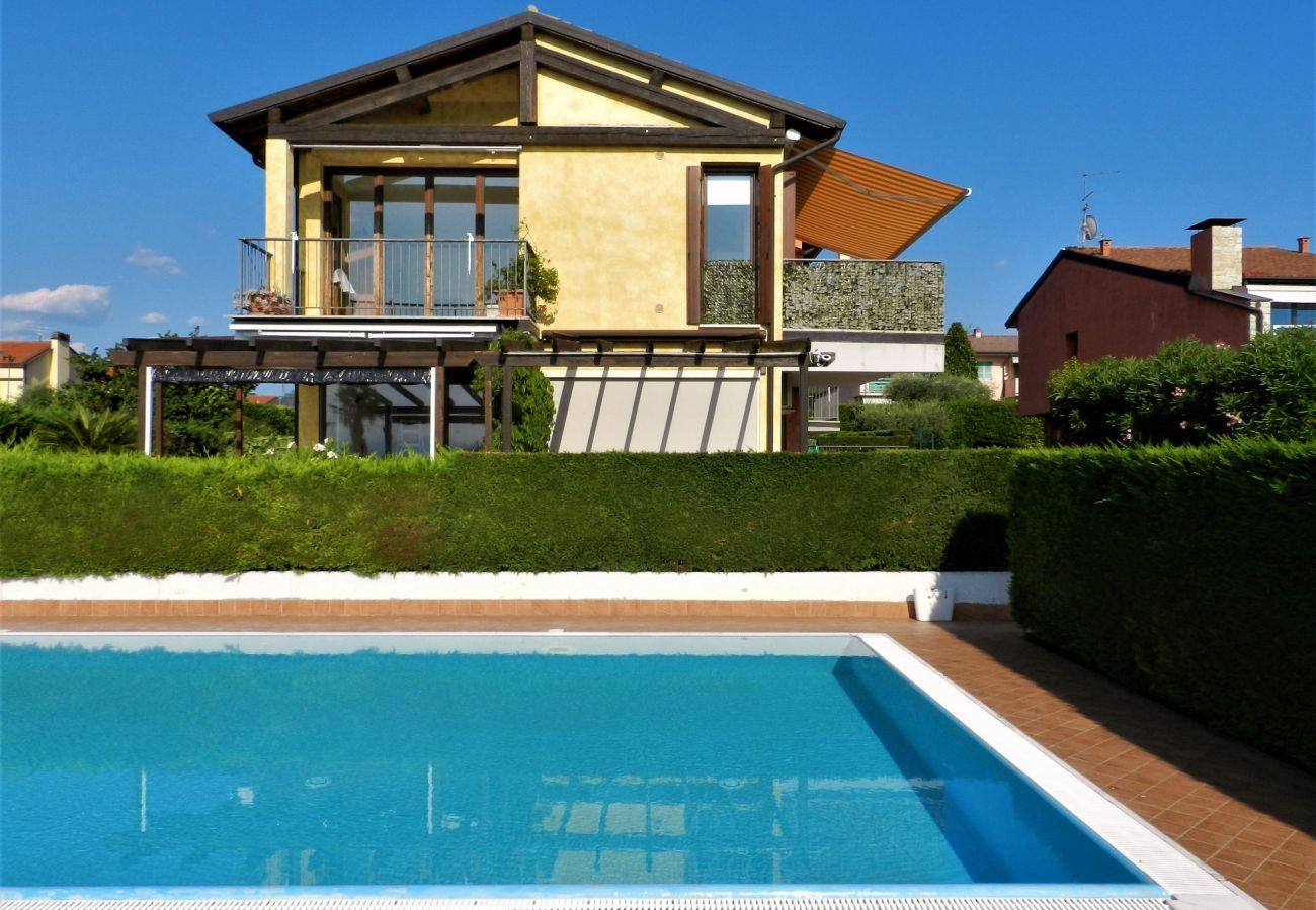 Ferienwohnung in Lazise - Regarda - Wohnung Blanco mit Seeblick und Pool