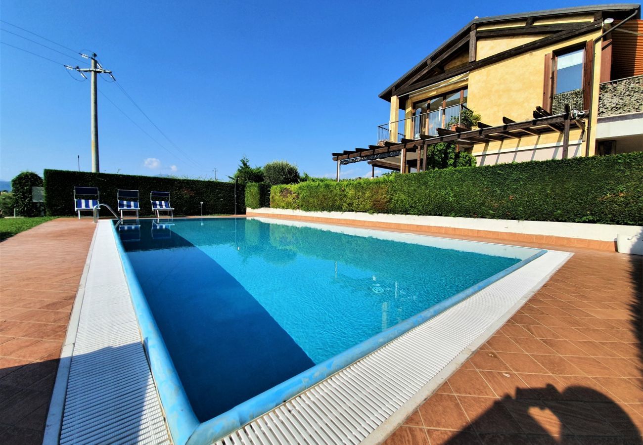 Ferienwohnung in Lazise - Regarda - Wohnung Blanco mit Seeblick und Pool