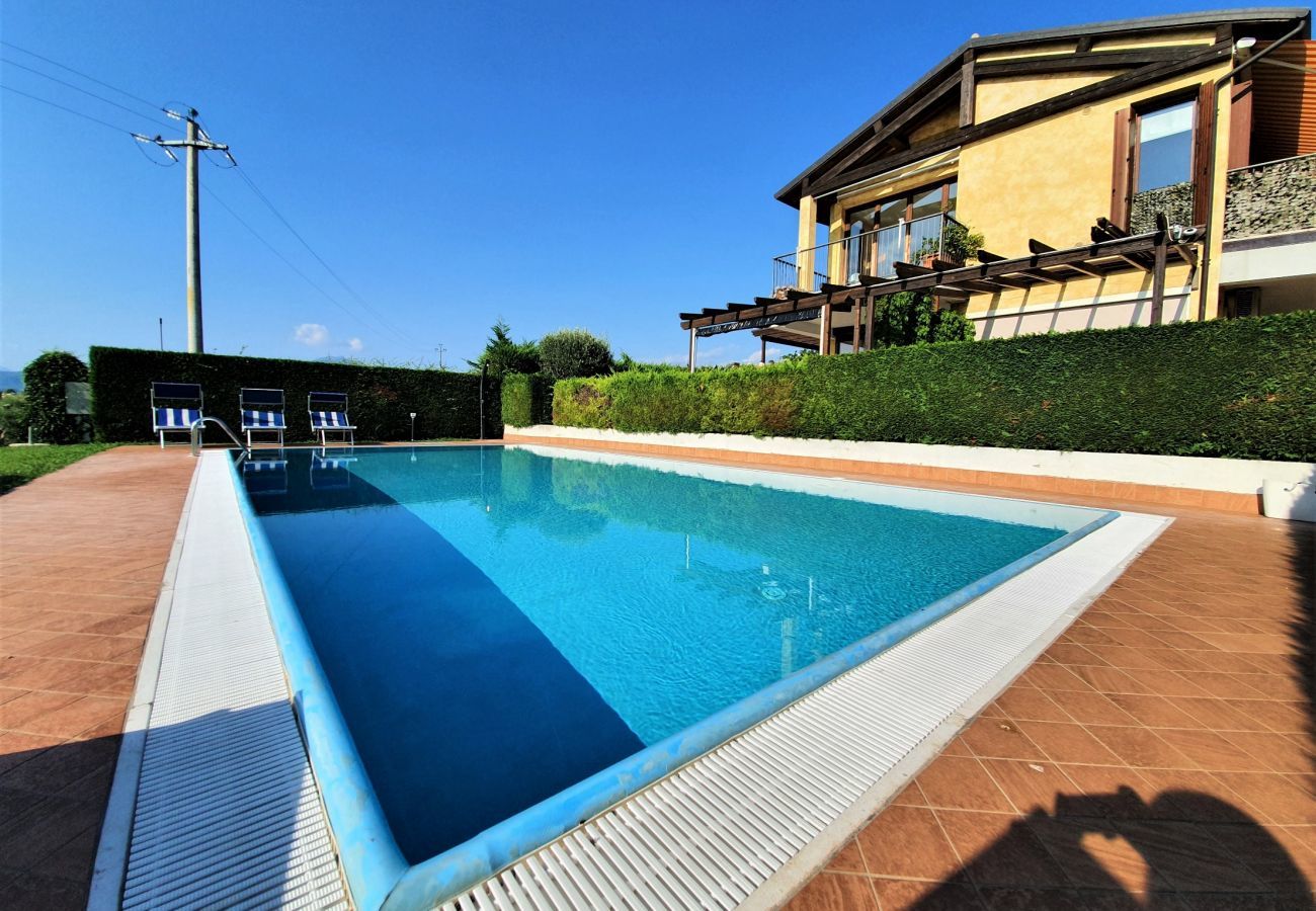 Ferienwohnung in Lazise - Regarda - Wohnung Blanco mit wunderschöner  Seeblick und Pool