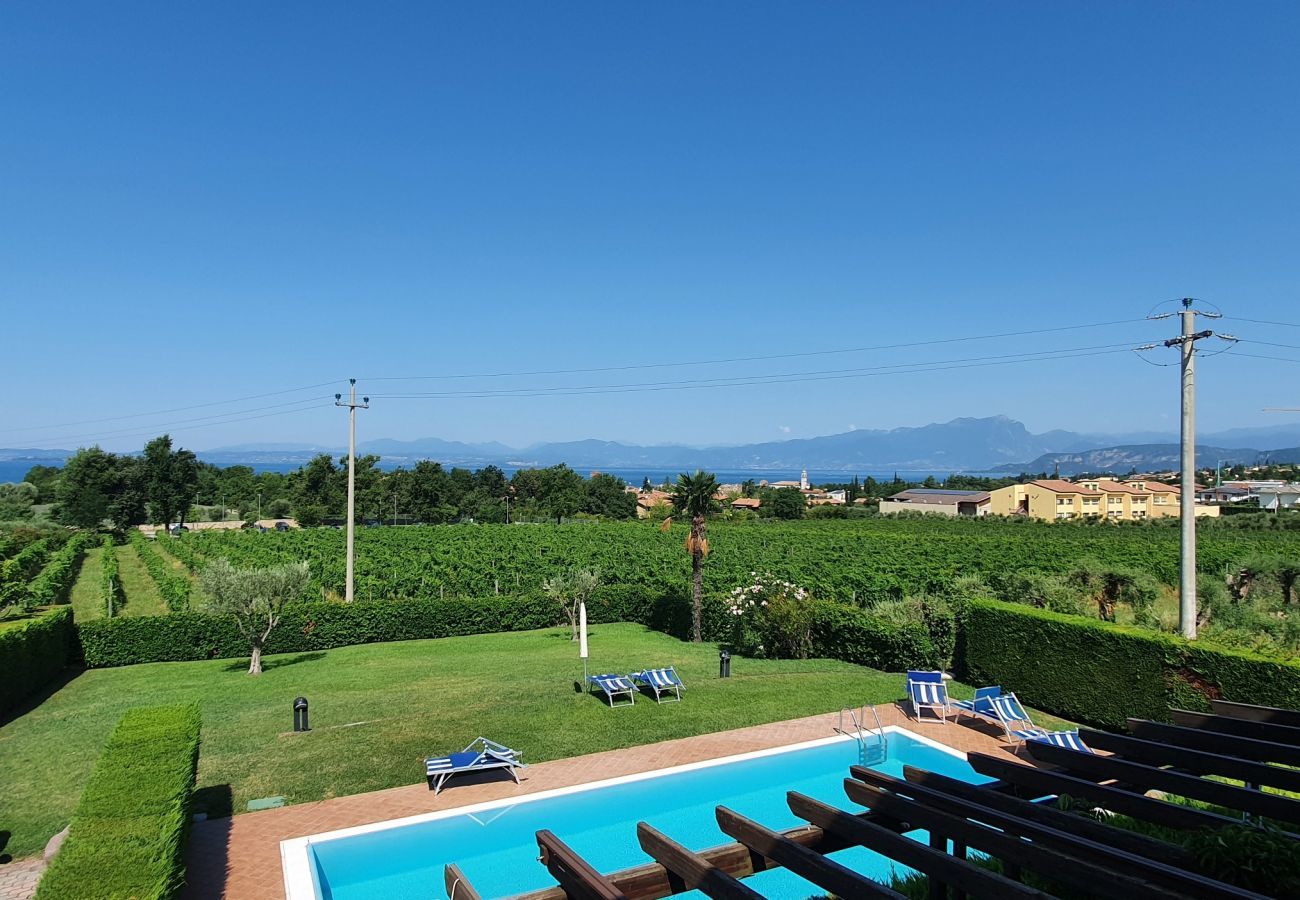 Ferienwohnung in Lazise - Regarda - Wohnung Blanco mit wunderschöner  Seeblick und Pool