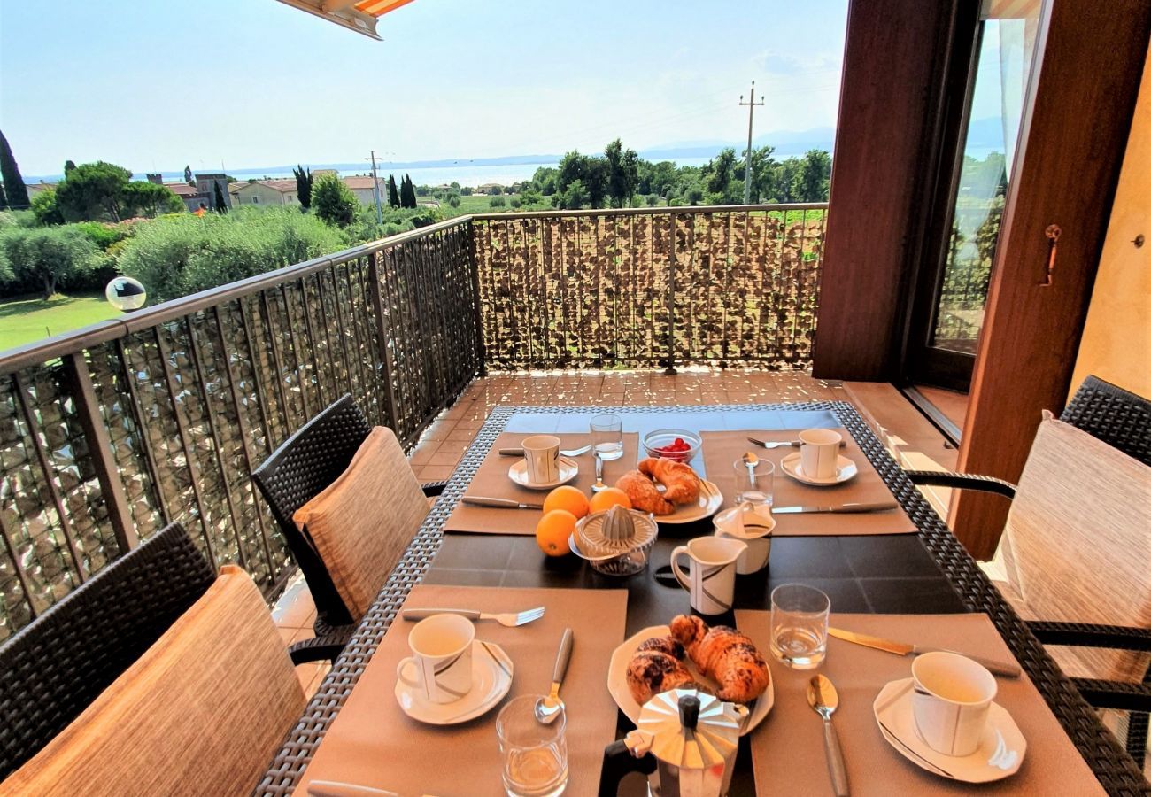 Ferienwohnung in Lazise - Regarda - Wohnung Blanco mit wunderschöner  Seeblick und Pool