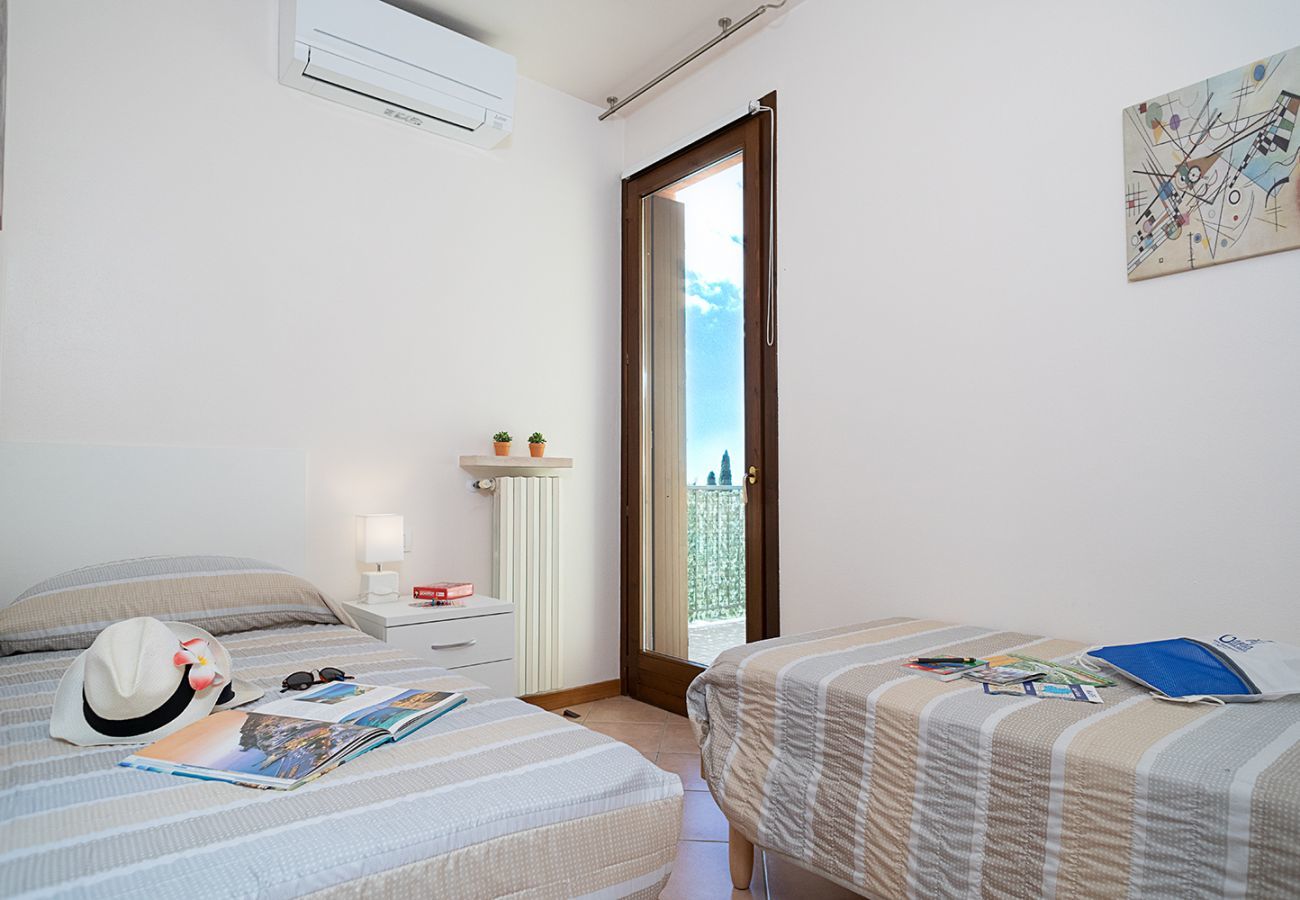 Ferienwohnung in Lazise - Regarda - Wohnung Blanco mit wunderschöner  Seeblick und Pool