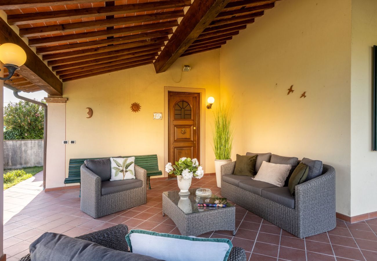 Villa in Lucca - Nonna Bianca, a Genuine Farmhouse in Sant'Alessio, Lucca