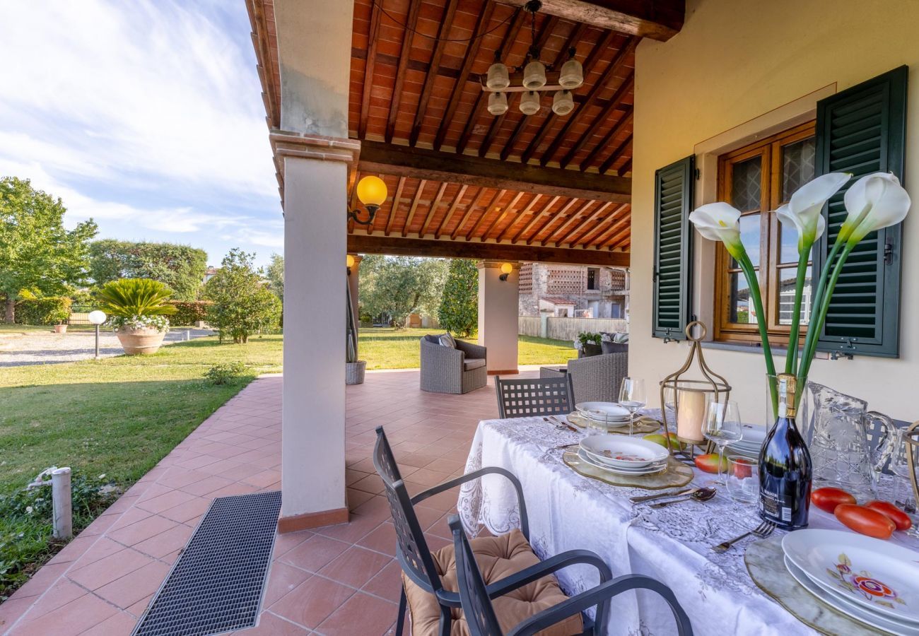 Villa in Lucca - Nonna Bianca, a Genuine Farmhouse in Sant'Alessio, Lucca