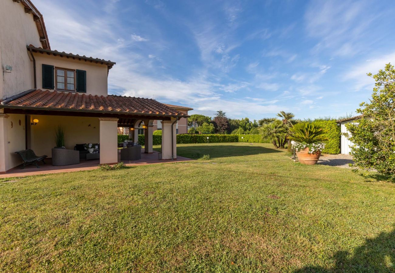 Villa in Lucca - Nonna Bianca, a Genuine Farmhouse in Sant'Alessio, Lucca