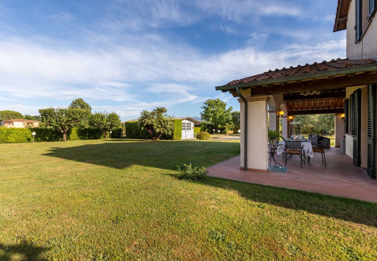 Villa in Lucca - Nonna Bianca, a Genuine Farmhouse in Sant'Alessio, Lucca