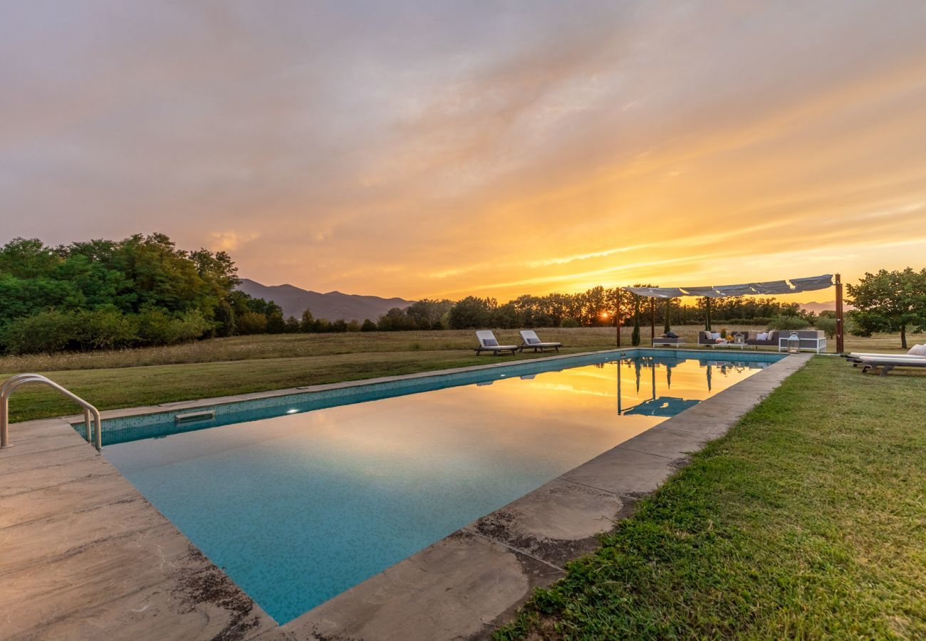 Villa in Orentano - IL CONTE Traditional Tuscany 3 bedrooms Luxury Farmhouse Villa with Private Pool and SPA in Orentano