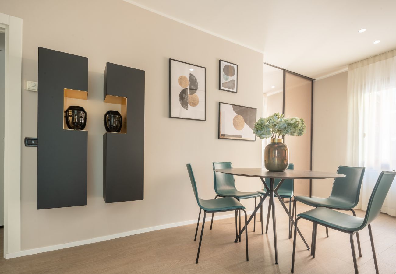 Ferienwohnung in Dorsoduro - Accademia Design Apartment with Balcony R&R