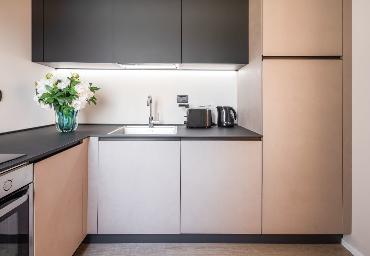 Ferienwohnung in Dorsoduro - Accademia Design Apartment with Balcony R&R