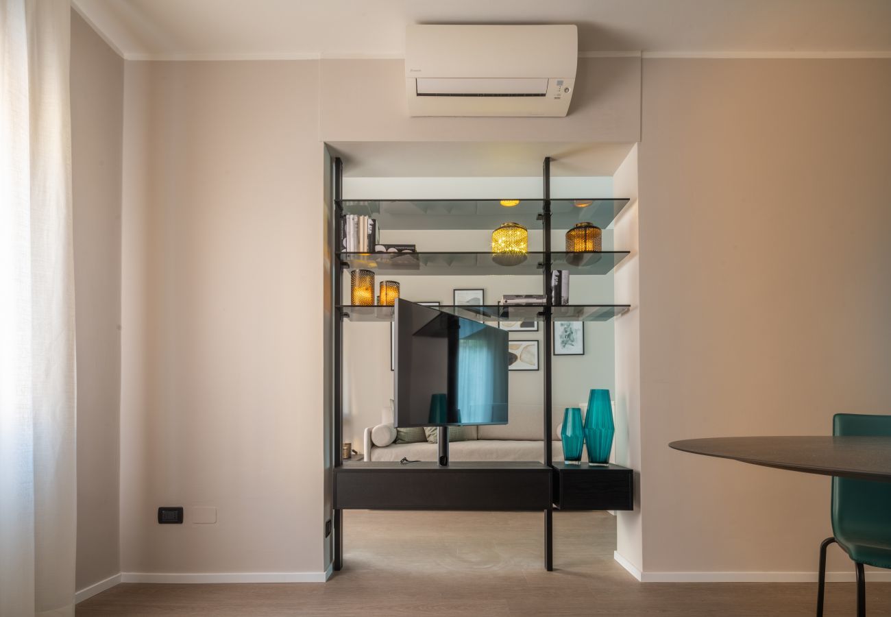 Ferienwohnung in Dorsoduro - Accademia Design Apartment with Balcony R&R 