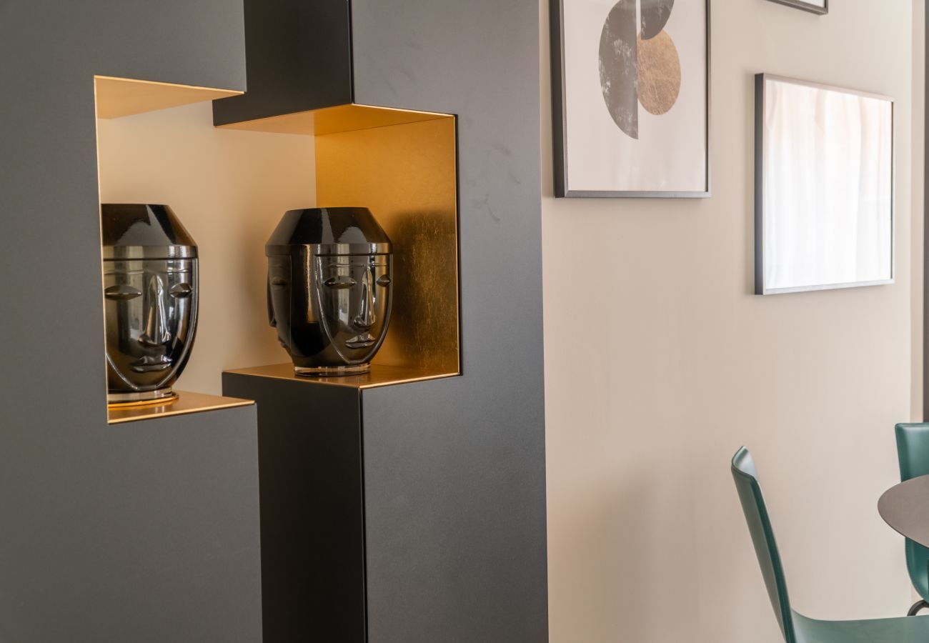 Ferienwohnung in Dorsoduro - Accademia Design Apartment with Balcony R&R
