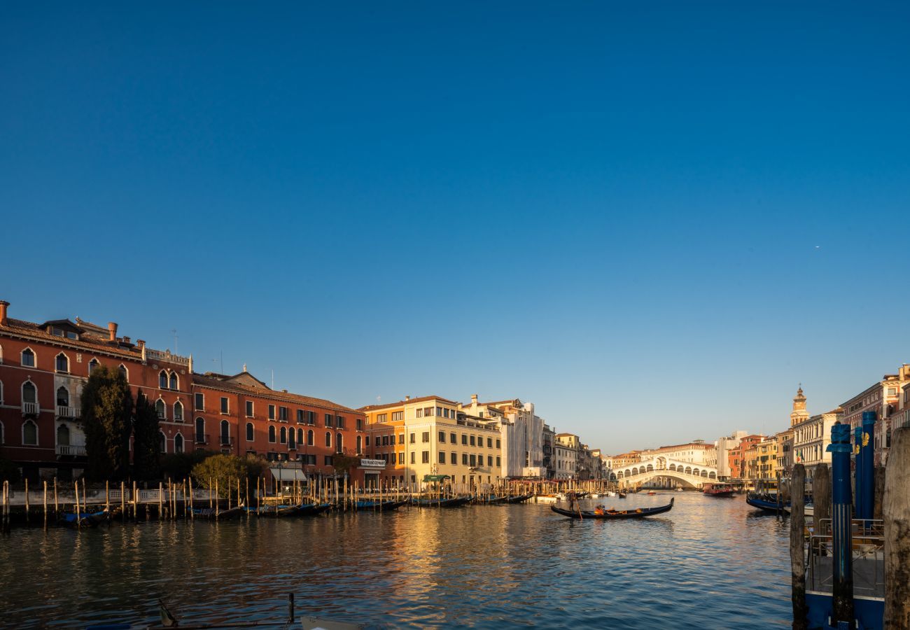 Ferienwohnung in Venedig - Design Apartment with balcony on the Grand Canal R&R