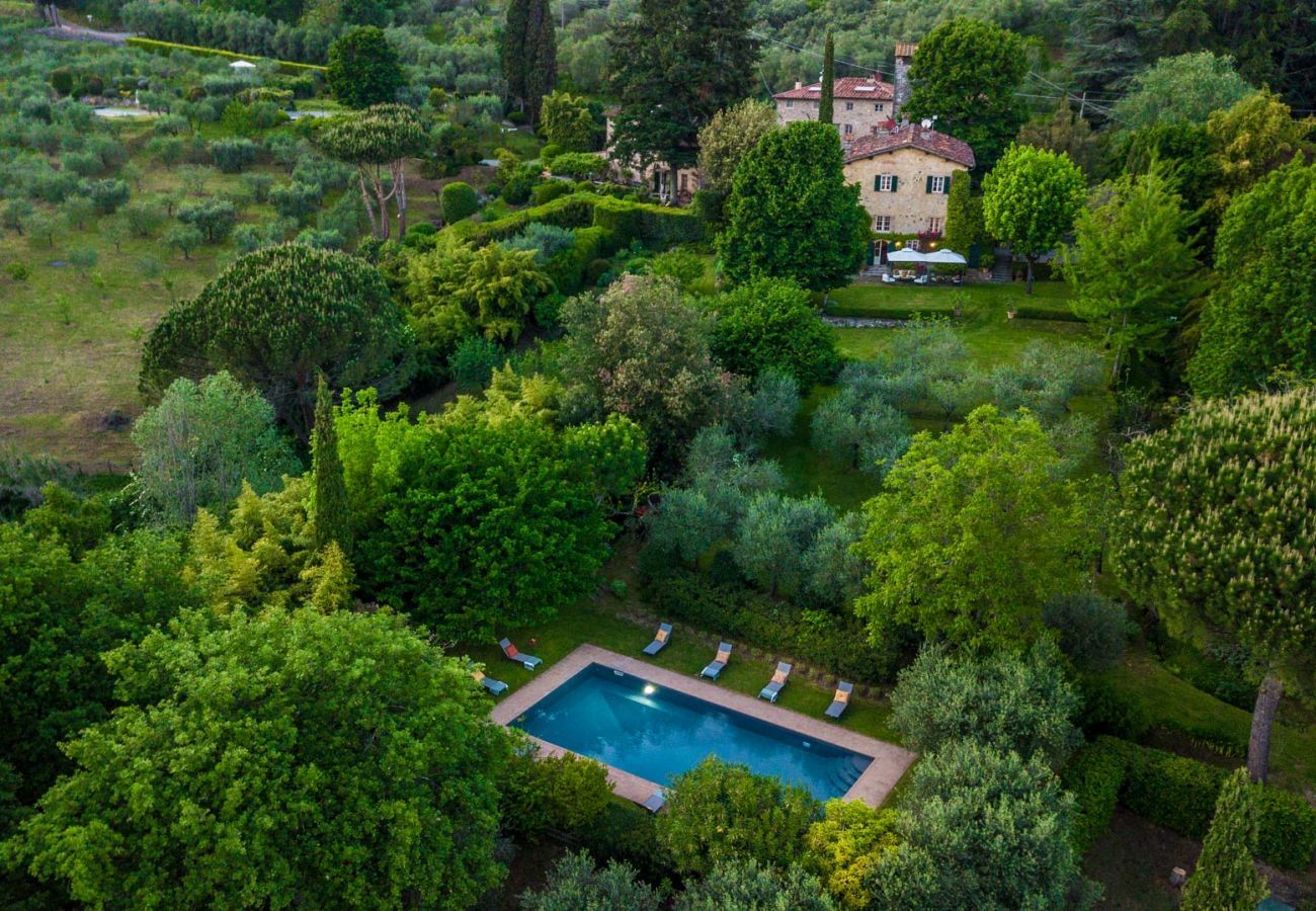 Villa in Camaiore - Luxury Farmhouse Retreat between Lucca and the Beach