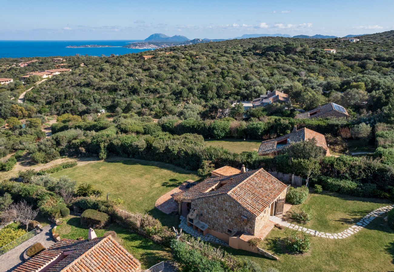 Villa in San Pantaleo - Villa Linda - fantastischer Blick auf das Meer von Portisco, Garten und WLAN | KLODGE