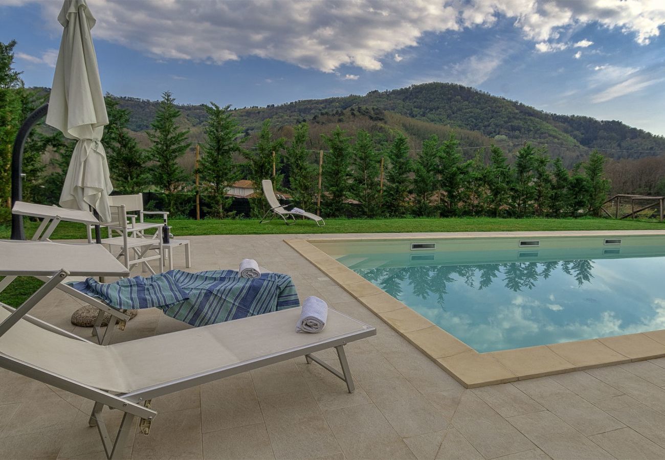 Villa in Pescaglia - Villa Cristina, modern farmhouse with Private Pool between Lucca and the Beach of Camaiore
