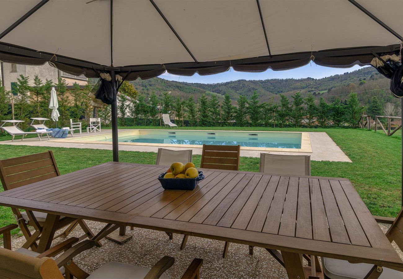 Villa in Pescaglia - Villa Cristina, modern farmhouse with Private Pool between Lucca and the Beach of Camaiore