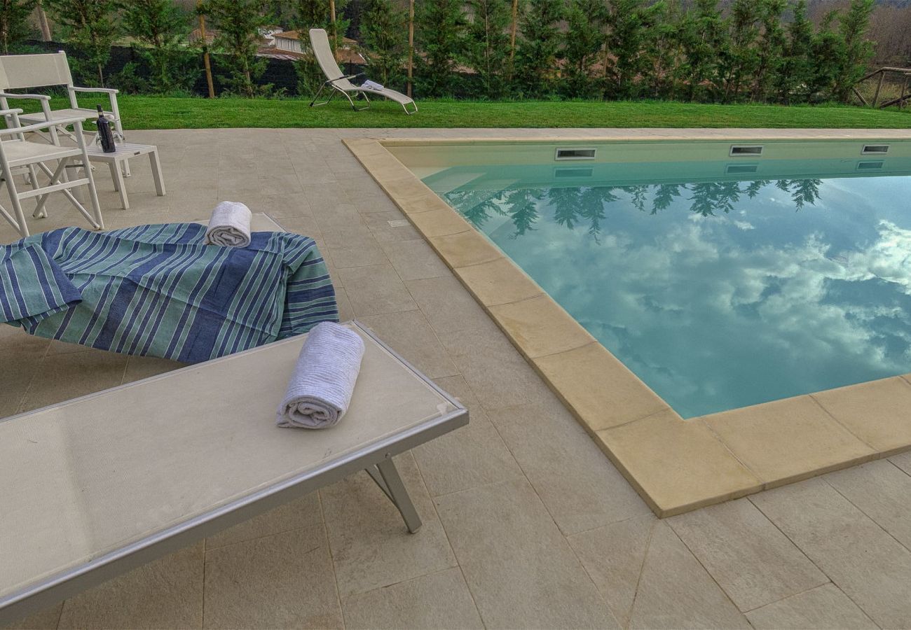 Villa in Pescaglia - Villa Cristina, modern farmhouse with Private Pool between Lucca and the Beach of Camaiore