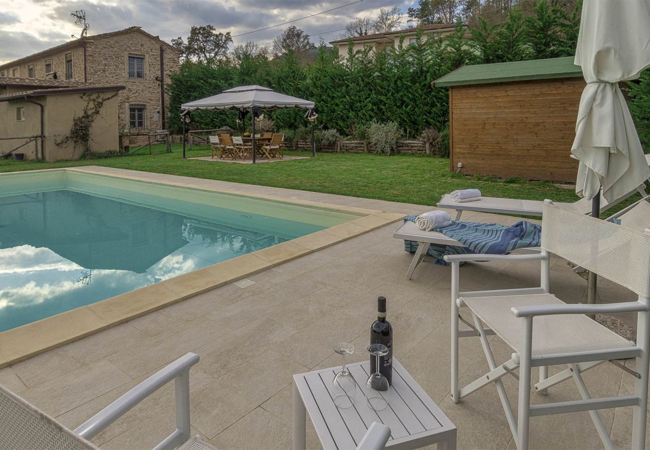 Villa in Pescaglia - Villa Cristina, modern farmhouse with Private Pool between Lucca and the Beach of Camaiore