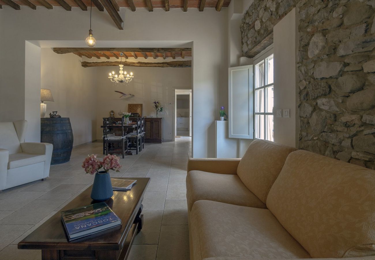 Villa in Pescaglia - Villa Cristina, modern farmhouse with Private Pool between Lucca and the Beach of Camaiore