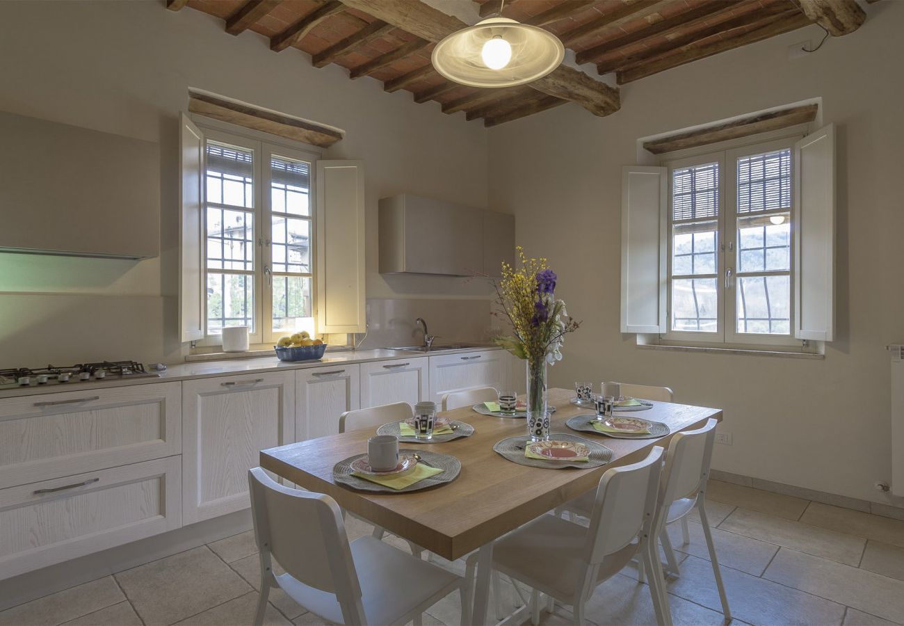 Villa in Pescaglia - Villa Cristina, modern farmhouse with Private Pool between Lucca and the Beach of Camaiore