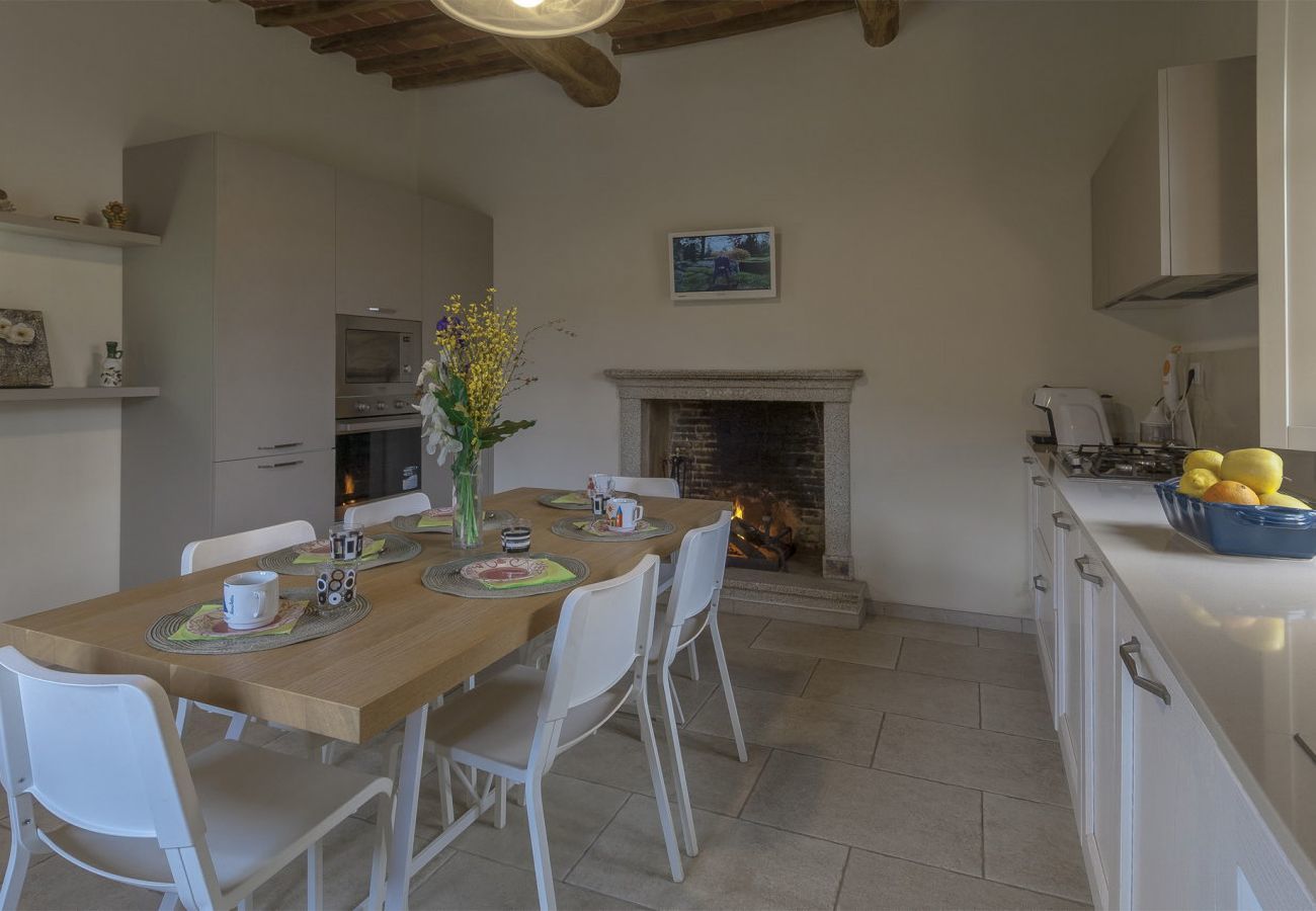 Villa in Pescaglia - Villa Cristina, modern farmhouse with Private Pool between Lucca and the Beach of Camaiore