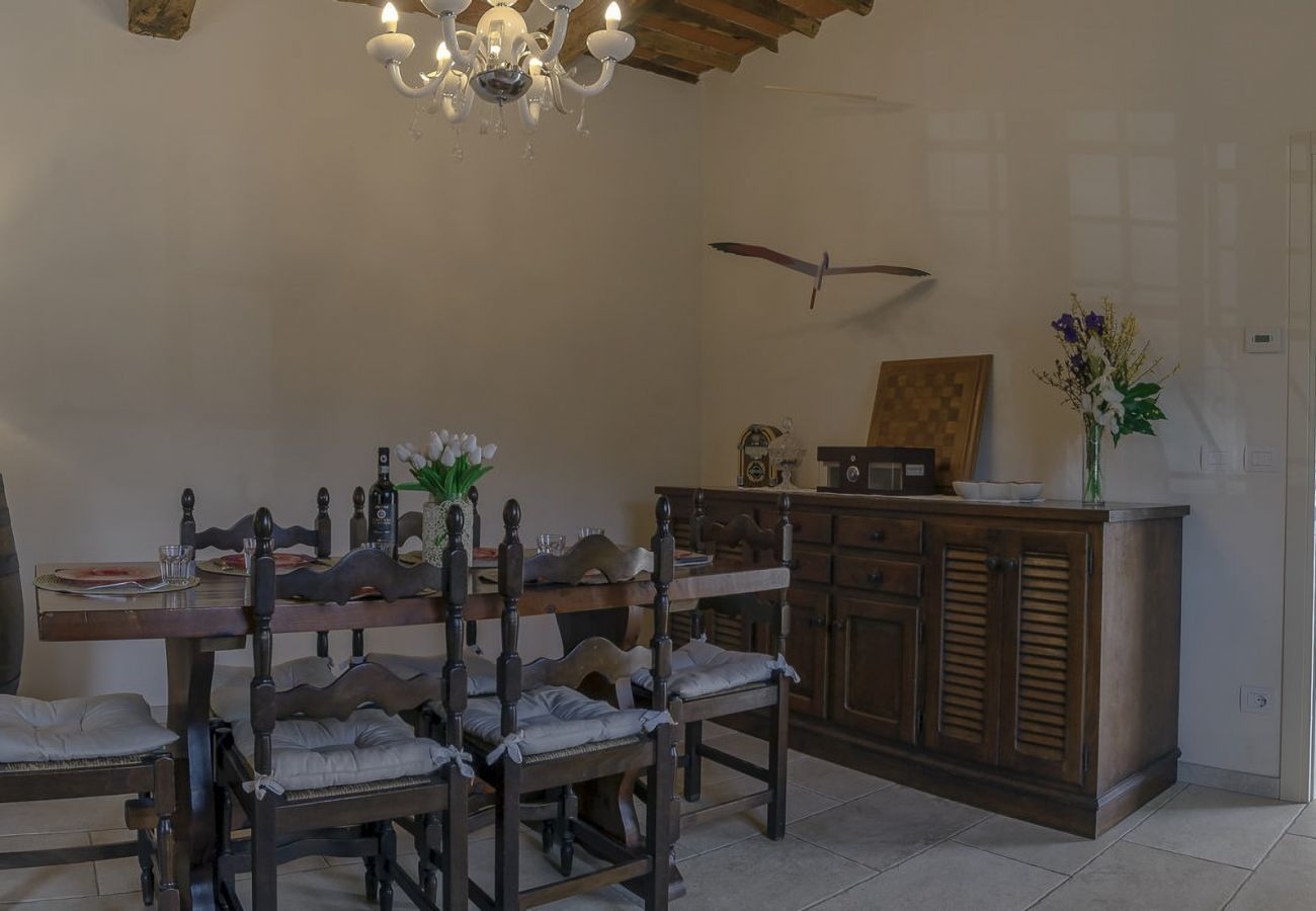 Villa in Pescaglia - Villa Cristina, modern farmhouse with Private Pool between Lucca and the Beach of Camaiore