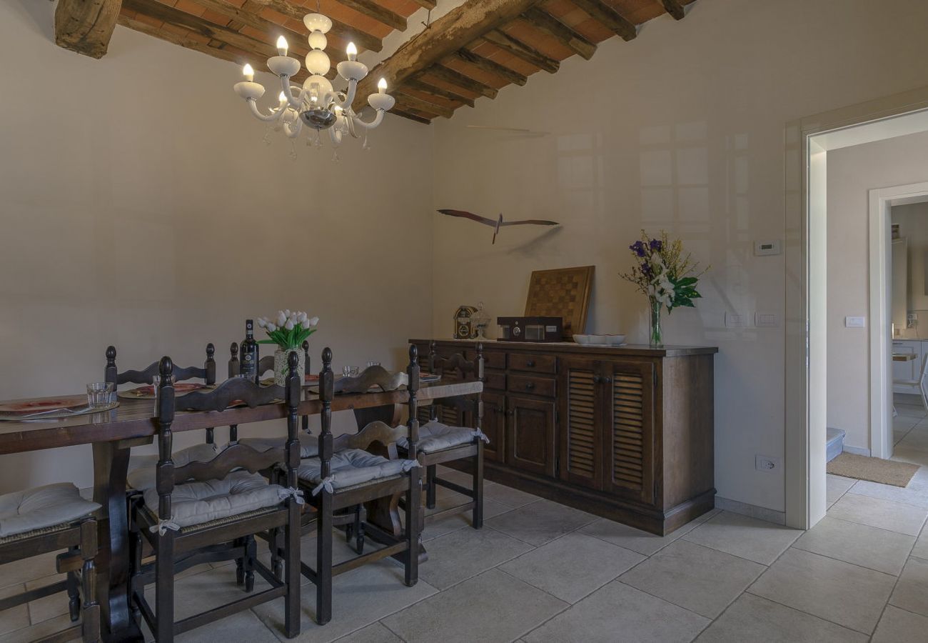 Villa in Pescaglia - Villa Cristina, modern farmhouse with Private Pool between Lucca and the Beach of Camaiore