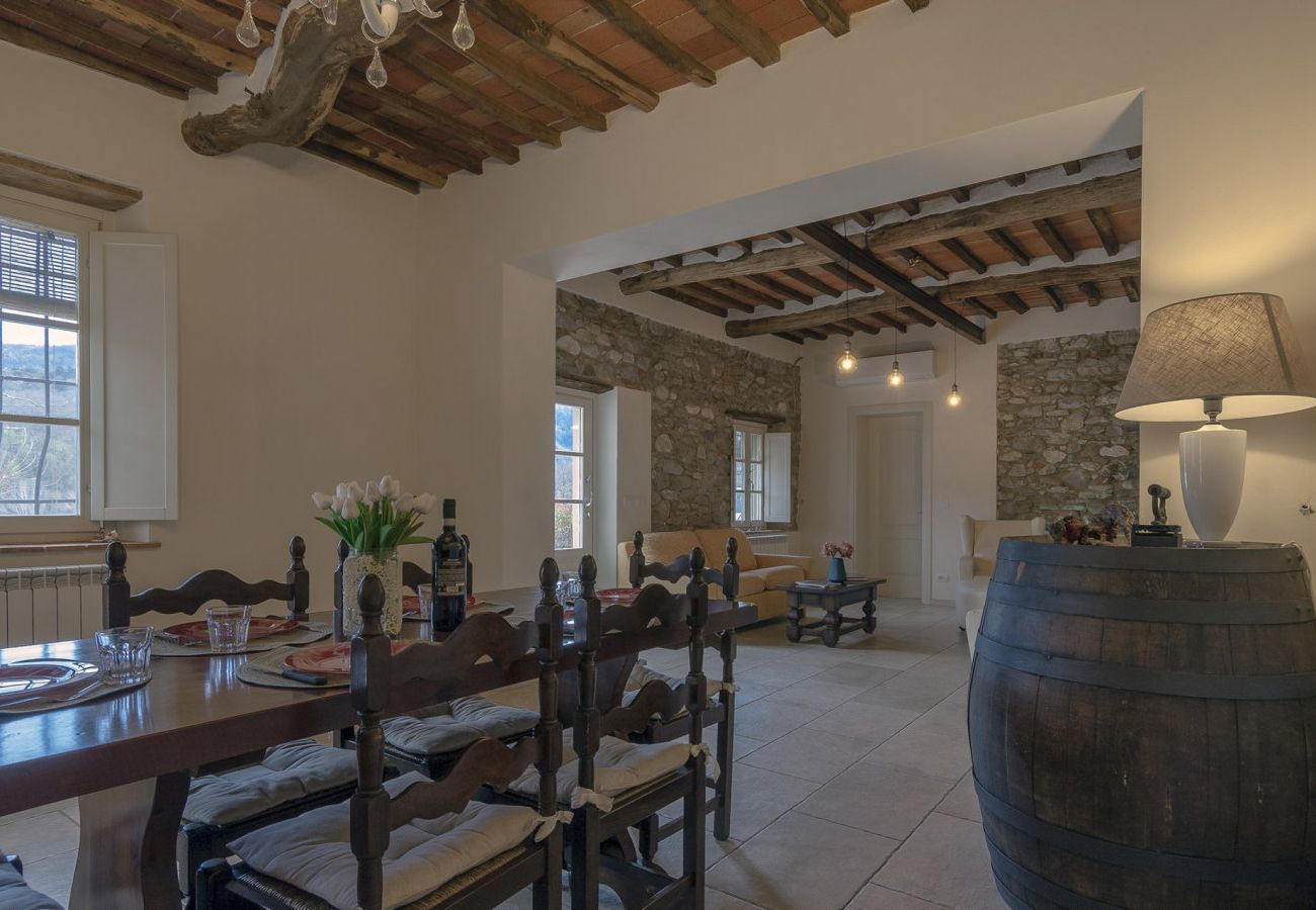Villa in Pescaglia - Villa Cristina, modern farmhouse with Private Pool between Lucca and the Beach of Camaiore