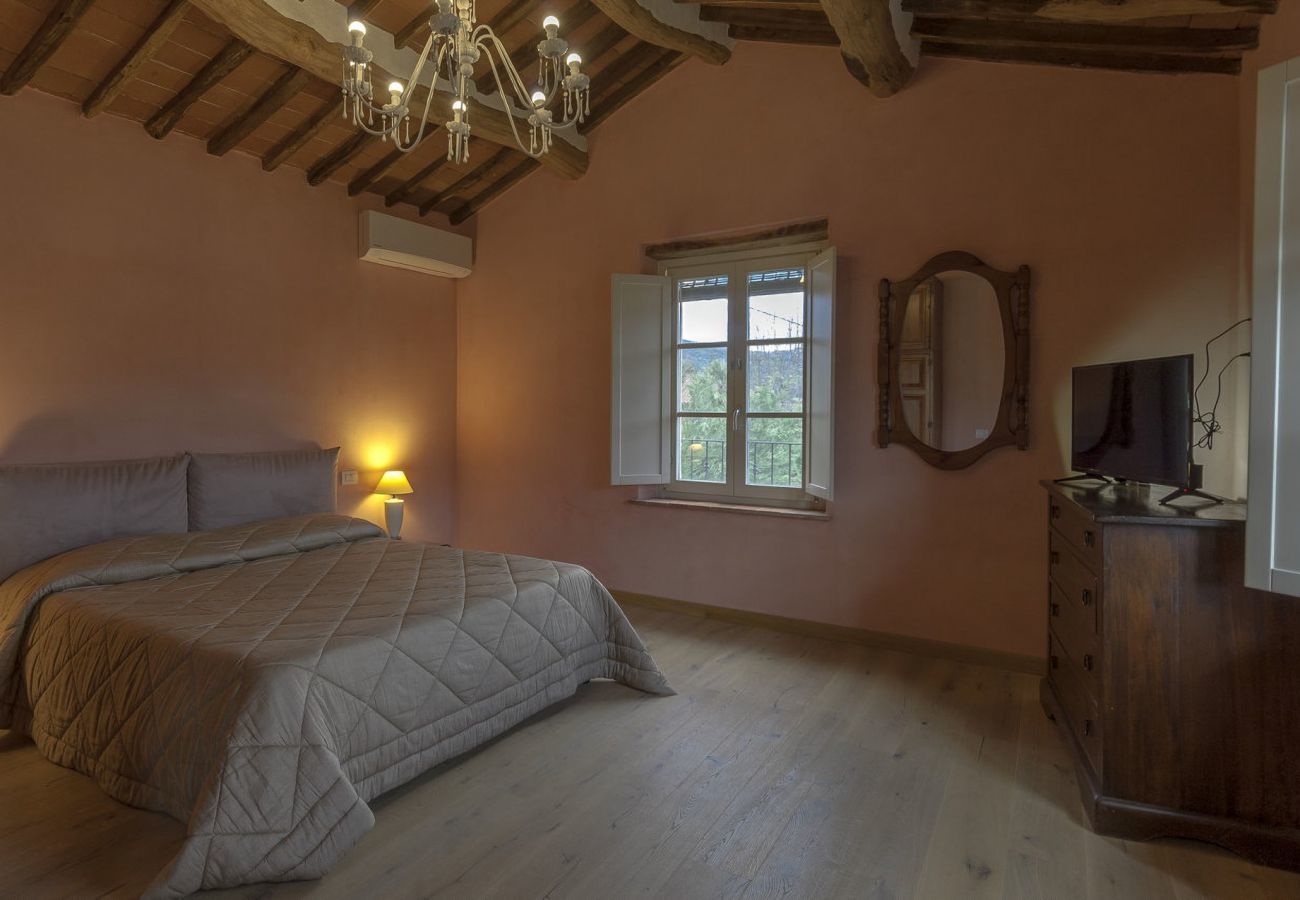 Villa in Pescaglia - Villa Cristina, modern farmhouse with Private Pool between Lucca and the Beach of Camaiore