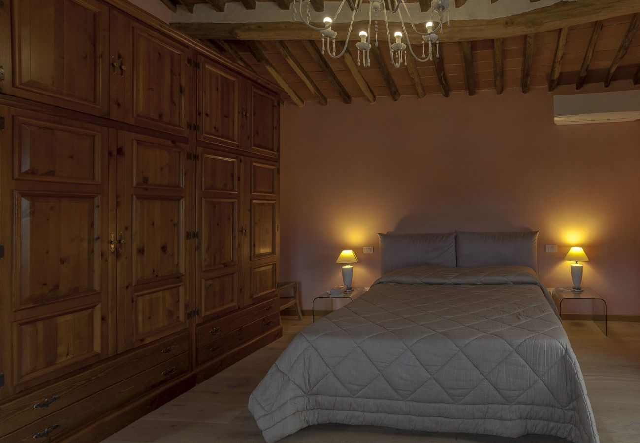 Villa in Pescaglia - Villa Cristina, modern farmhouse with Private Pool between Lucca and the Beach of Camaiore