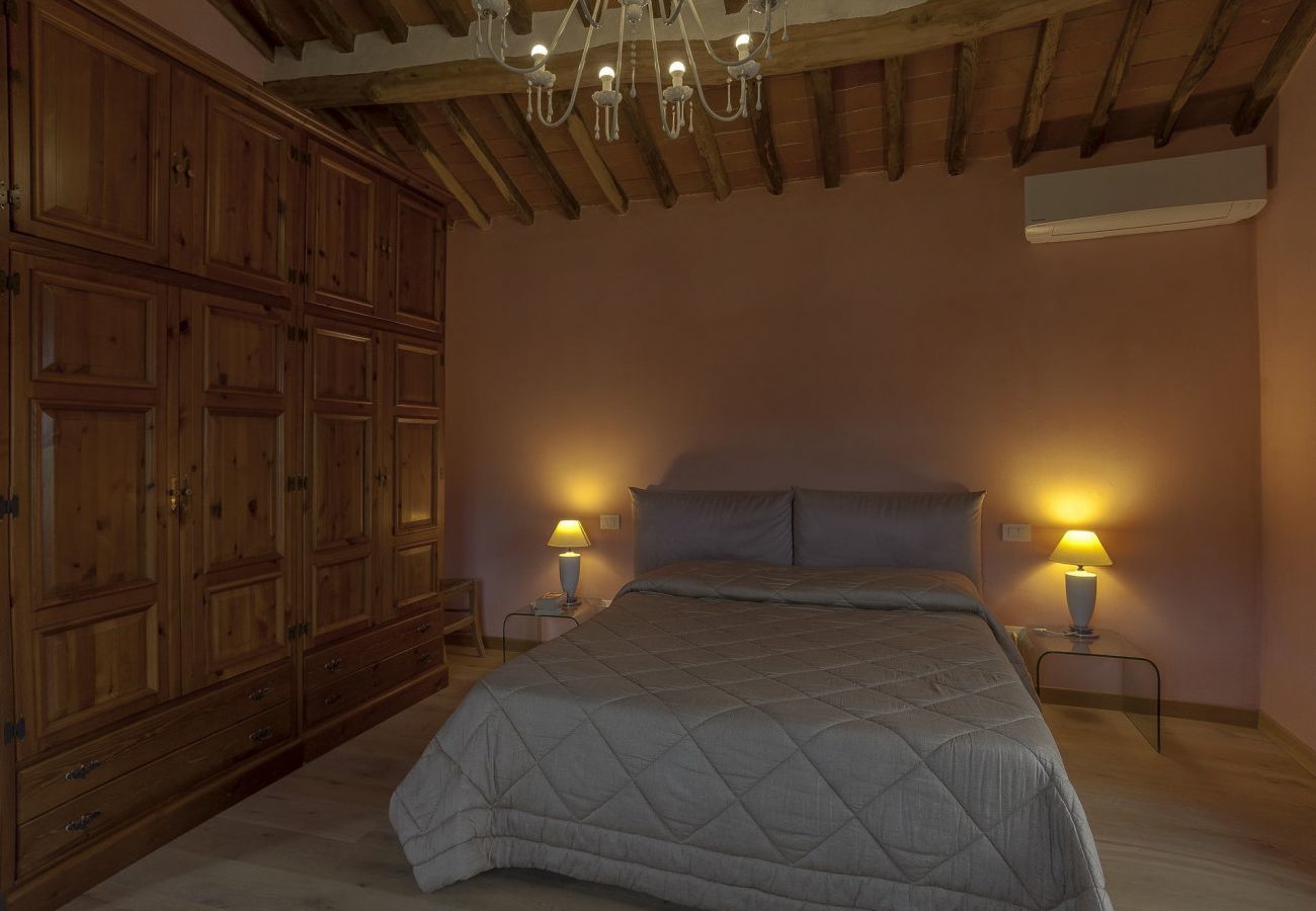 Villa in Pescaglia - Villa Cristina, modern farmhouse with Private Pool between Lucca and the Beach of Camaiore