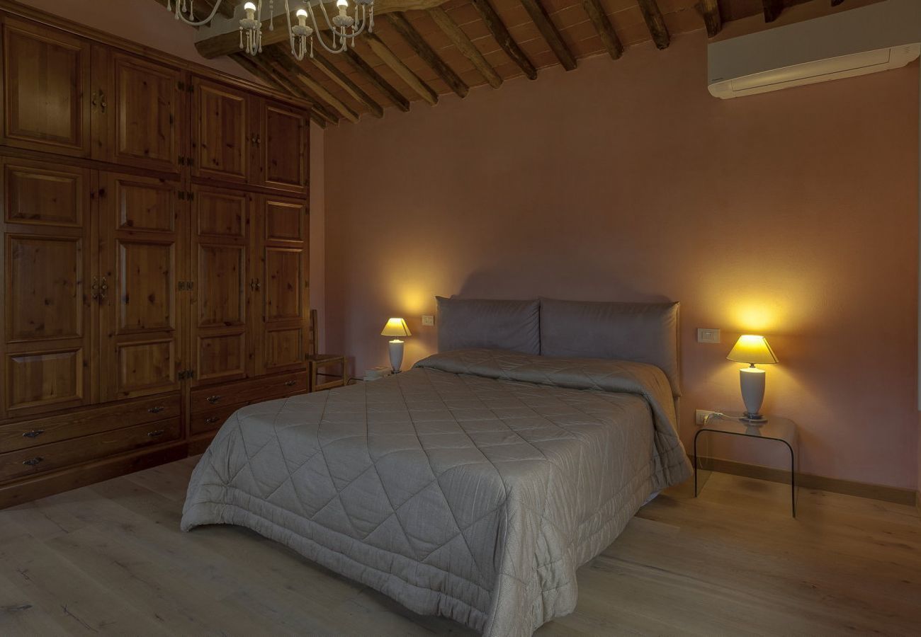 Villa in Pescaglia - Villa Cristina, modern farmhouse with Private Pool between Lucca and the Beach of Camaiore