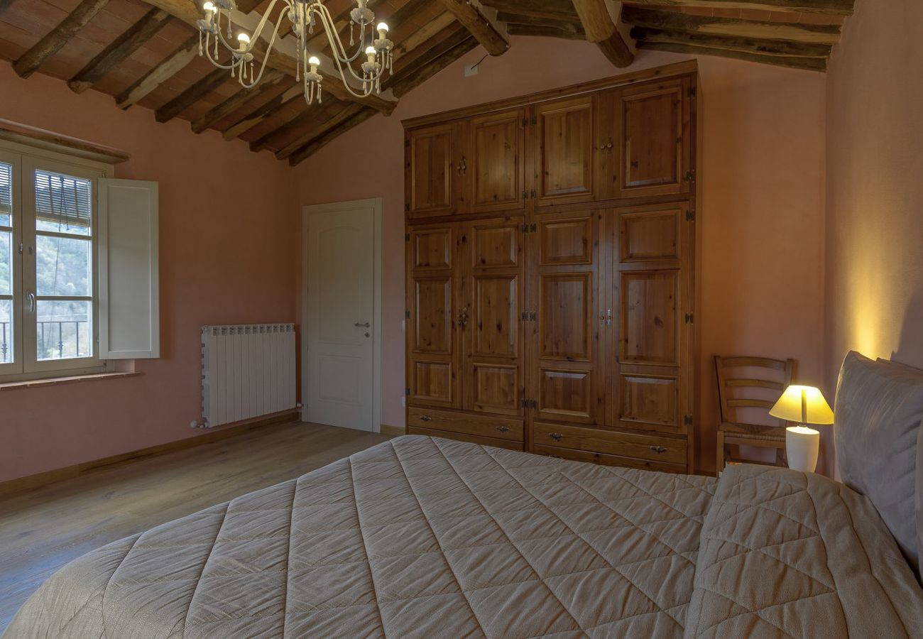 Villa in Pescaglia - Villa Cristina, modern farmhouse with Private Pool between Lucca and the Beach of Camaiore