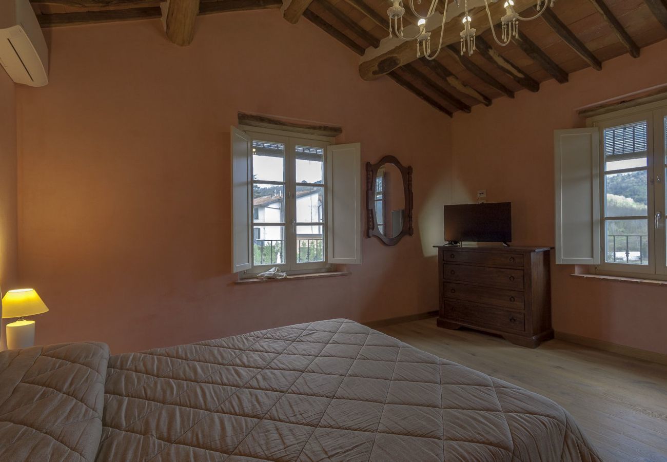 Villa in Pescaglia - Villa Cristina, modern farmhouse with Private Pool between Lucca and the Beach of Camaiore