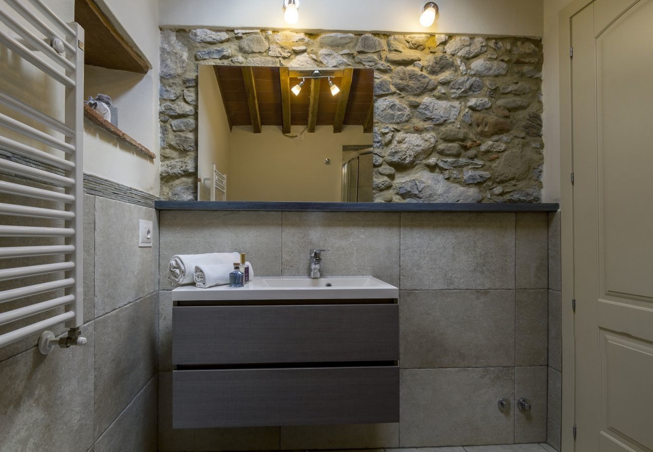 Villa in Pescaglia - Villa Cristina, modern farmhouse with Private Pool between Lucca and the Beach of Camaiore