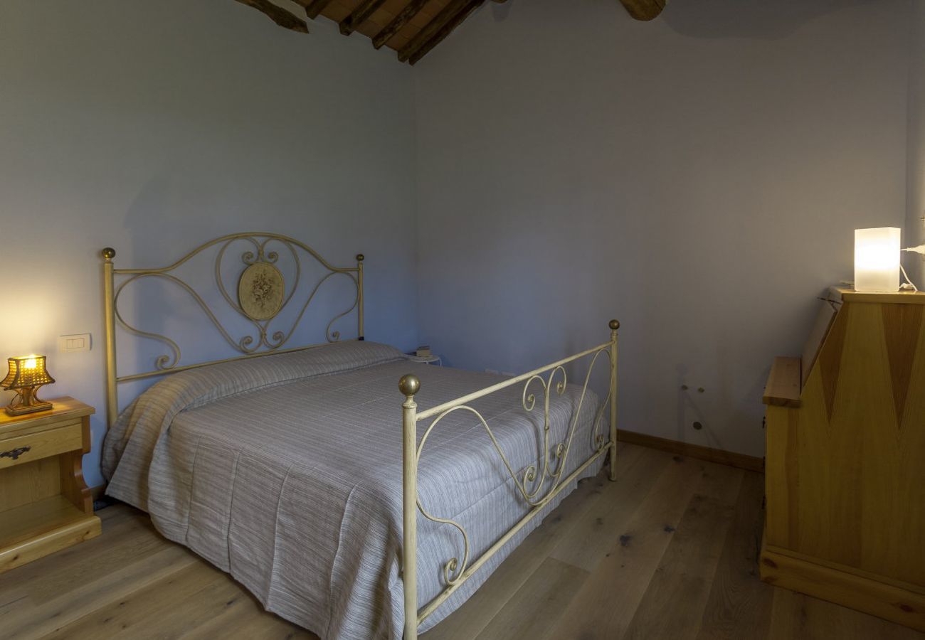 Villa in Pescaglia - Villa Cristina, modern farmhouse with Private Pool between Lucca and the Beach of Camaiore