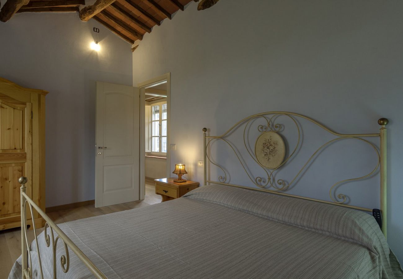 Villa in Pescaglia - Villa Cristina, modern farmhouse with Private Pool between Lucca and the Beach of Camaiore