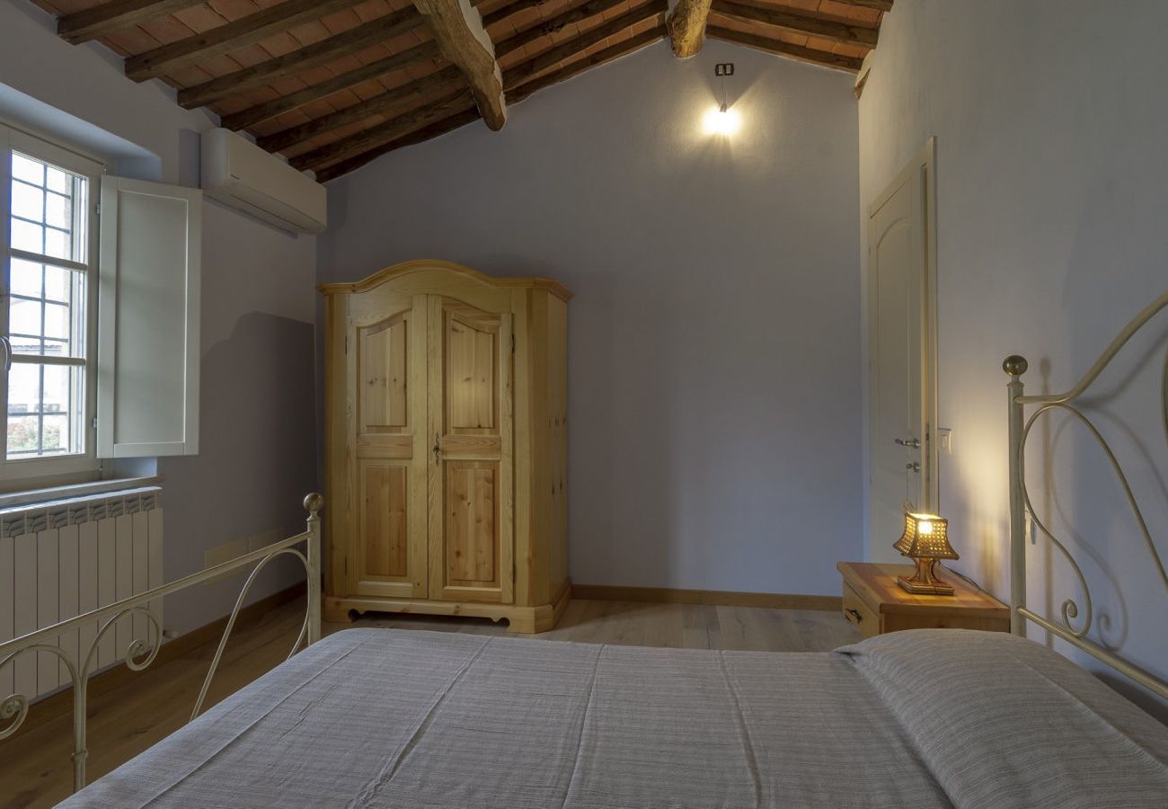 Villa in Pescaglia - Villa Cristina, modern farmhouse with Private Pool between Lucca and the Beach of Camaiore