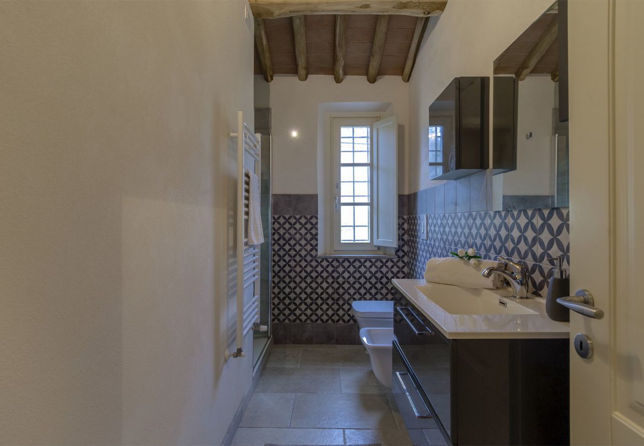 Villa in Pescaglia - Villa Cristina, modern farmhouse with Private Pool between Lucca and the Beach of Camaiore