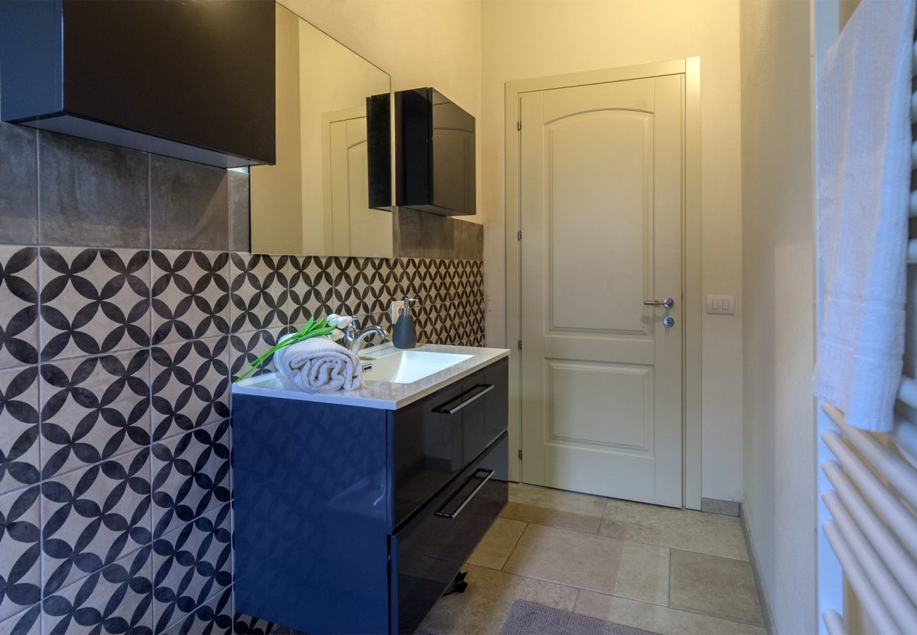 Villa in Pescaglia - Villa Cristina, modern farmhouse with Private Pool between Lucca and the Beach of Camaiore