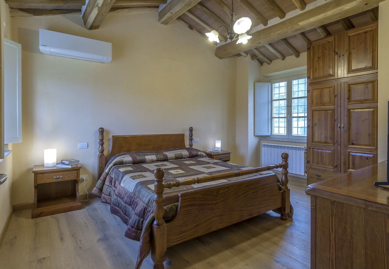 Villa in Pescaglia - Villa Cristina, modern farmhouse with Private Pool between Lucca and the Beach of Camaiore