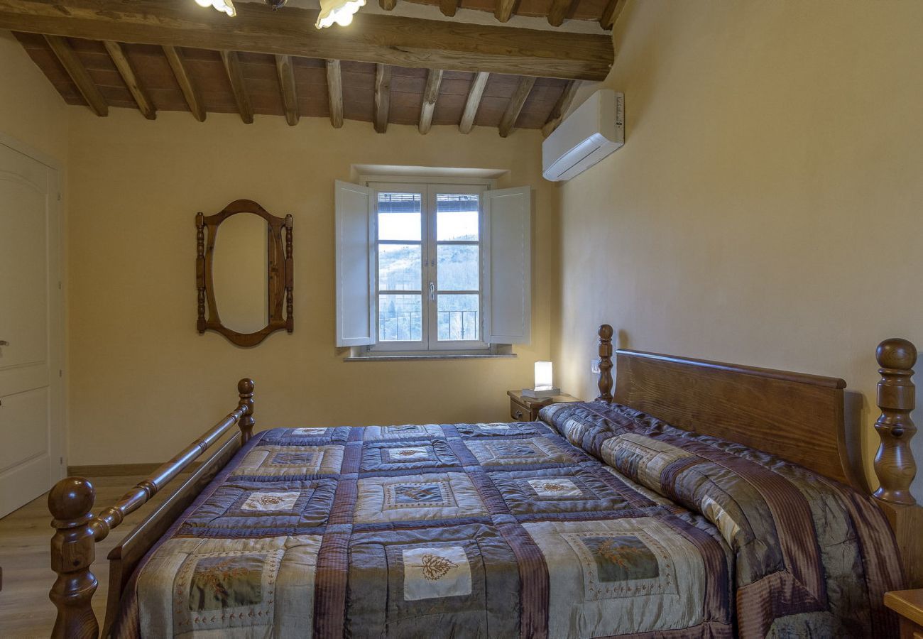 Villa in Pescaglia - Villa Cristina, modern farmhouse with Private Pool between Lucca and the Beach of Camaiore