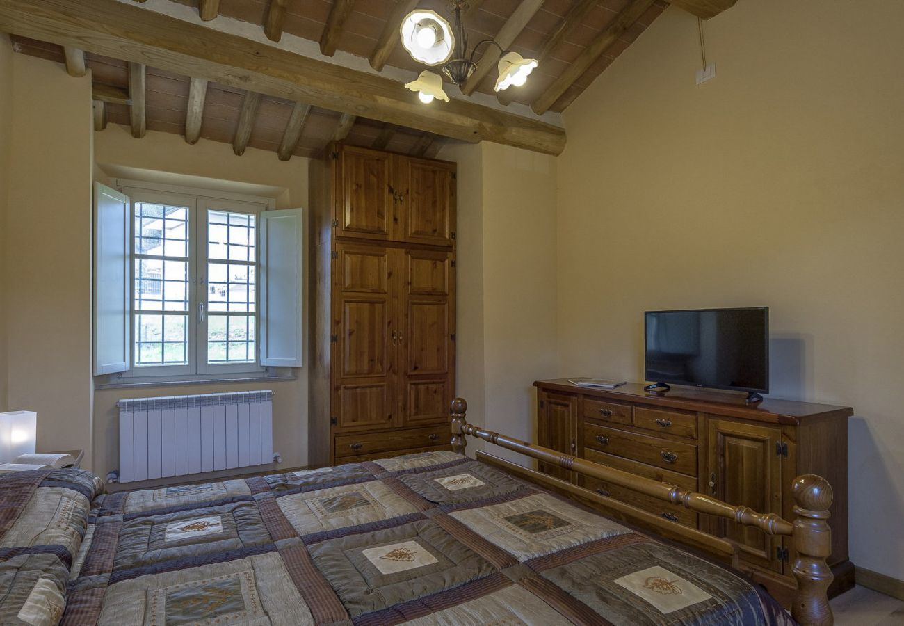 Villa in Pescaglia - Villa Cristina, modern farmhouse with Private Pool between Lucca and the Beach of Camaiore